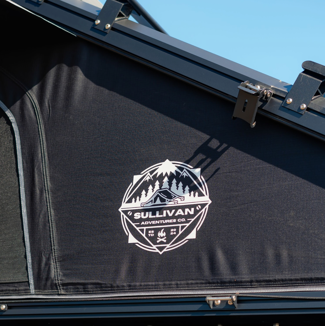 SKYBOUND EXPLORER ROOFTOP TENT