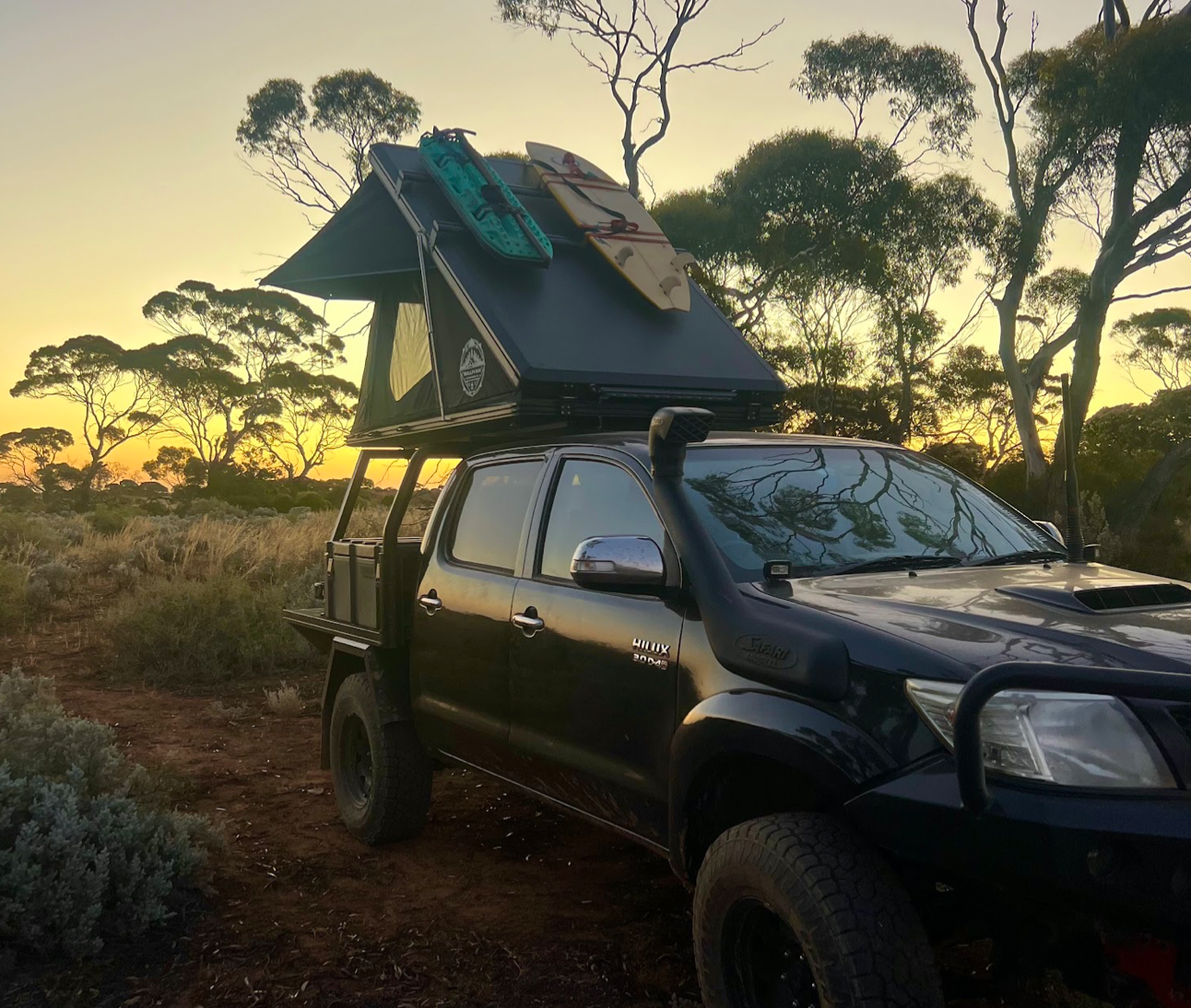 SKYBOUND EXPLORER ROOFTOP TENT