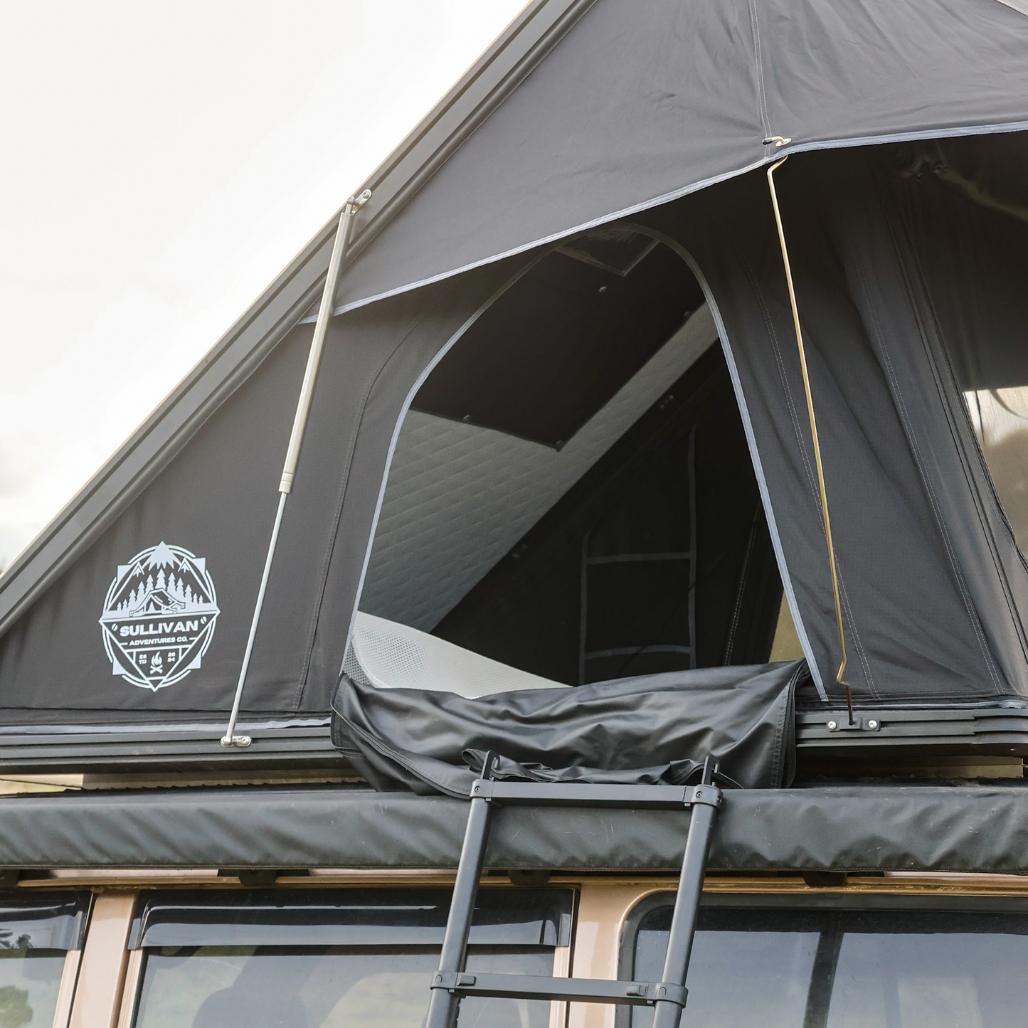 SKYBOUND EXPLORER ROOFTOP TENT